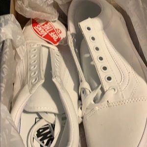 WHITE VANS